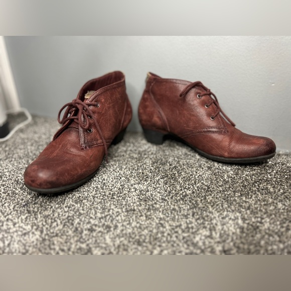 VTG Cobb Hill Distressed Red Leather Booties - Picture 2 of 10